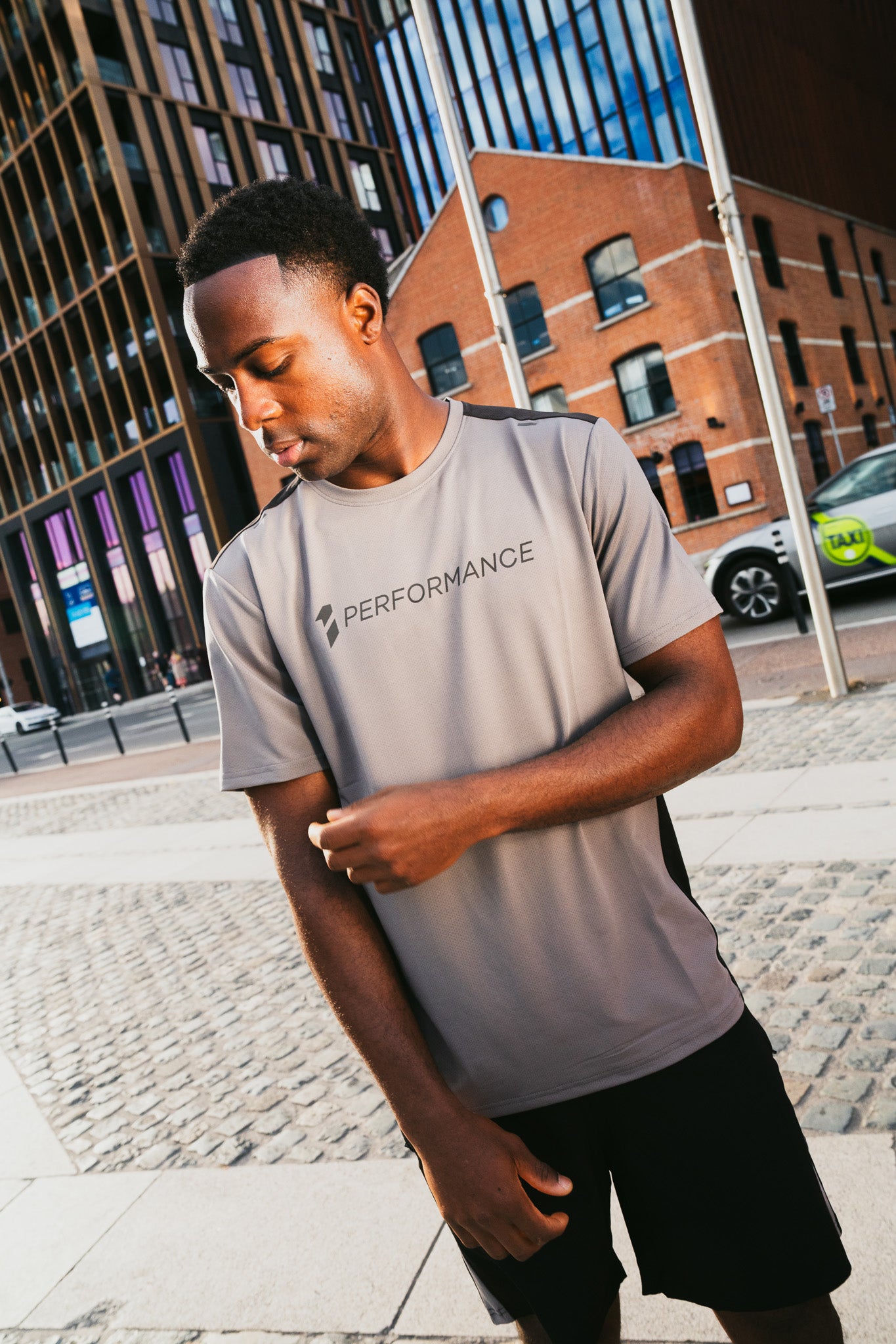 BLACK/GREY STRIDE T-SHIRT