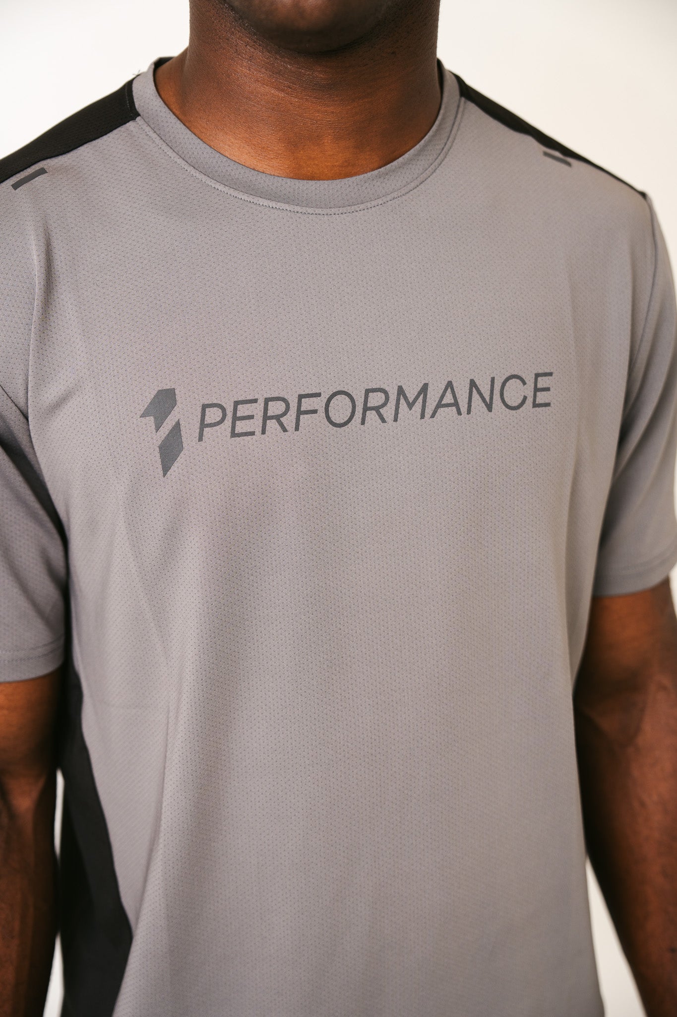 BLACK/GREY STRIDE T-SHIRT
