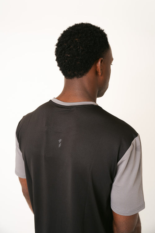BLACK/GREY STRIDE T-SHIRT