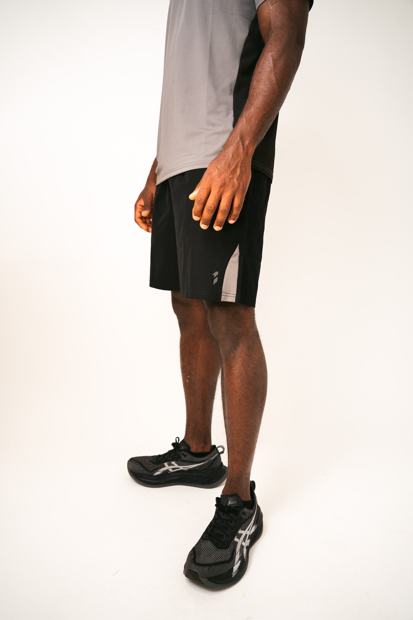 BLACK/GREY STRIDE SHORTS